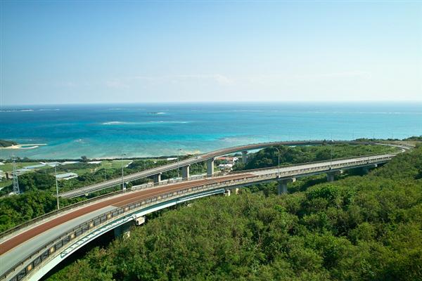 南部屈指の絶景ドライビングコース、ニライ橋カナイ橋