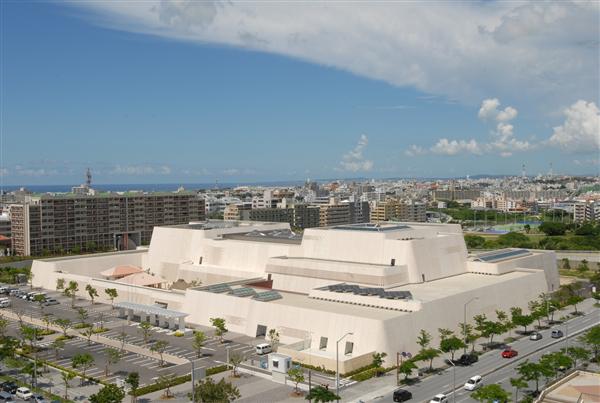 沖縄のグスクをイメージして建てられた沖縄県立博物館・美術館