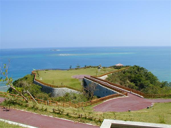 コマカ島、久高島が一望できる知念岬公園からの眺望