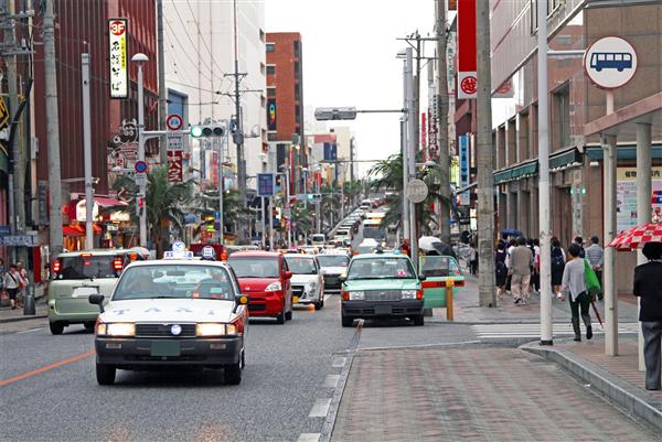 国際通り(牧志方面から久茂地方面を臨む)の渋滞は慢性的